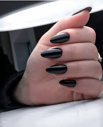 Los diseños de uñas de cutícula son súper modernos. Unas Negras Disenos De Unas Para Hombres Unas Negras 2020 Unas2020 Com El Negro Representa La Elegancia Y El Misterio Puedes Usarlo En Tus Unas Para Verte Mas Glamorosa Always