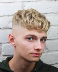 Coupe Cesar Cheveux Ondules Coiffure Blonde Memes