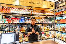 Pasar raya lazimnya lebih besar dan banyak pilihannya berbanding kedai runcit dan lebih kecil berbanding pasar raya besar. Red White Pasaraya Blok M Liquor Store