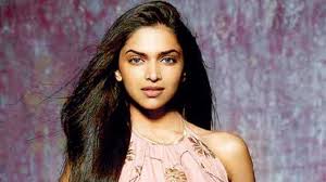 Агент винод (2012) agent vinod … отчаянные (2008) tashan … jeetendra 'jimmy cliff' kumar makwana (в титрах: Playing Veronica In Cocktail Was Challenging Deepika Padukone
