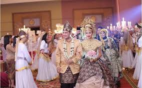 Tempat pernikahan cathering makanan tata rias hingga kebaya muslimah yang ingin digunakan untuk akad nikah. Cantiknya Tya Arifin Selama Prosesi Pernikahan Okezone Lifestyle