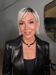 Kim Kardashian shows her new hair #fblifestyle