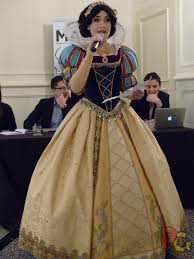 C'est un conte raconté aux enfants depuis des générations et toujours autant apprécié. Conference De Presse Magic 2018 Nikita Et Son Cosplay De Blanche Neige Robes Disney Robe Princesse Disney Robe De Conte De Fees