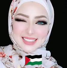 عائلة عـزام من العائلات العربية الشهيرة حيث أنها من أكثر العائلات العربية  أنتشاراً في العالم العربي حيث أنتشار العائلة وعائلة عزام تتكون من عدة طوائف  ومذاهب وينتشرون في العديد من الدول العربية