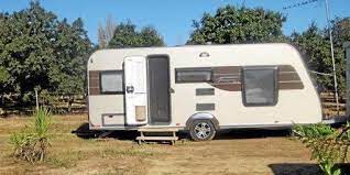 Mit 590 ausstellern ist der caravan salon 2016 so. Etres Excite Comme Un Roumain Au Salon De La Caravane Photos Facebook