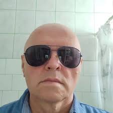 Mila krmačice mala nije valjda da ćeš sutra propustiti feštu. Dođi sutra na  govornicu.