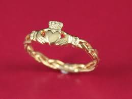 Claddagh Ring Ladies Claddagh Ring On Celtic Rope Band 9k Etsy In 2021 Gold Claddagh Ring Celtic Wedding Rings Irish Jewelry