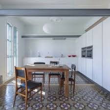 Sliding Wooden Partitions Divide Nook Architects Latest Barcelona Apartment Casas Apartamento Cozinha Kitchens