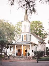 Churchs are beautiful, but they are most of the time dark. The Pros And Cons Of A Church Wedding Ceremony