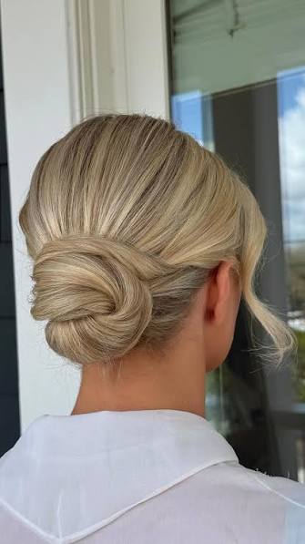 A sleek bridal bun but make it soft, voluminous, and timeless ✨ My forever favorite updo for brides.