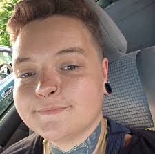 What nail salon in Morristown or Jefferson City can do extra short to short  Almond shaped acrylic gel nails in a desert scene design?