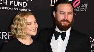Here are all the details of their love danny is another musician—like kate's former husband chris robinson and ex matt bellamy. Kate Hudson Comments On Her Sex Life With Danny Fujikawa While Under Quarantine Entertainment Tonight
