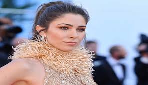 دانييلا رحمة تكشف لأغاني أغاني كواليس لقائها بعمرو دياب وتصرّح: Ø¯Ø§Ù†ÙŠÙŠÙ„Ø§ Ø±Ø­Ù…Ø© ØªØªØ¹Ø§Ù‚Ø¯ Ø¹Ù„Ù‰ Ù…Ø³Ù„Ø³Ù„ Ø¬Ø¯ÙŠØ¯