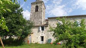 Bâtiment possédant une grande salle à manger. Avis Sur Le Nid Des Anges Gite A Lascabanes 46800 Icompostelle Com