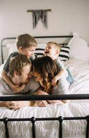 New Home Family Photoshoot Outfits 47 Ideas Lifestyle Photography Family Indoor Family Photography Indoor Family Photos