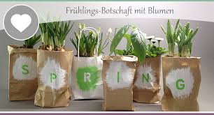 Fertig ist die bunte frühlingsdeko! Fruhlingsdeko Basteln Diy Blumen Deko Wohncore Wohncore