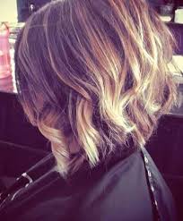 Le Carre Plongeant Degrade Ondule Coupe De Cheveux Coiffure Carre Plongeant Coiffure