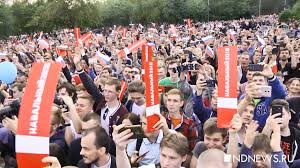 Картинки по запросу Фото с площади Екатеринбурга с Навальным