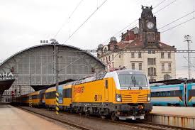 Ell Vectron 193 214 Is Now Yellow Ready To Haul The Regiojet Train Railroad Railway