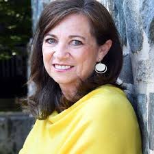 Lisa Teeling's Instagram, Twitter & Facebook