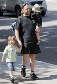 Russell crowe won an award at the 2020 golden globes, but he was unable to attend because he is saving his home from the australian wildfires. Russell Crowe Photostream Russell Crowe Celebrity Kids Gladiator Movie