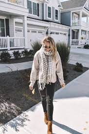 A Cozy Sweater And Scarf Combo For A Crisp Fall Day Tonight On The Blog I M Taking You From Workou Winter Date Night Outfits Winter Date Outfits Night Outfits