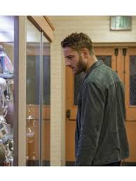 Seine bekanntesten rollen sind die des oliver queen/green arrow in der fernsehserie smallville und des kevin pearson in this is us. This Is Us Justin Hartley Kevin Pearson Leather Jacket