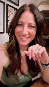 Shannon Grainger's Instagram, Twitter & Facebook