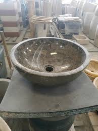 Bentuk yang tidak beraturan atau bentuk yang alami dari bahan dasar batu fosil kayu sehingga di jadikan sebuah kerajinan yang unik. Jual Batu Alam Semarang Wastafel Batu Alam Semarang Harga Wastafel Model Kotak Abigail Daily Blogs
