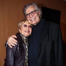 Check spelling or type a new query. Gloria Menezes Faz Homenagem A Tarcisio Meira Eternos Namorados 29 04 2020 Uol Tv E Famosos