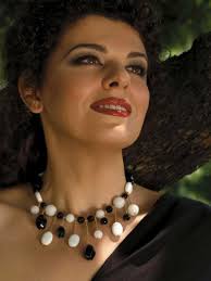 FIORENZA CEDOLINS OFRECE UN RECITAL EN EL TEATRO ARRIAGA DE BILBAO,  ACOMPAÑADA DE LA PIANISTA INESSA FILISTOVICH