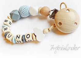 Personalisierte schnullerketten benötigen bestimmte elemente, um ihren zweck zu erfüllen und damit sie sicher sind. Schnullerkette Mit Namen Mit Silikon Perle Mit Einer Kleinen Holzwolke Und Hackelperle Silikonper Schnullerkette Schnullerkette Mit Namen Armband Selber Machen