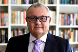Jako žáka šesté třídy ho přímo ve škole objevila pro titulní roli v připravovaném filmu už zase skáču přes kaluže. The Czech Republic Announced Its Candidate For Secretary General Of The Oecd Vladimir Dlouhy Embassy Of The Czech Republic In Bern