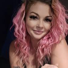 Kayla Mena's Instagram, Twitter & Facebook