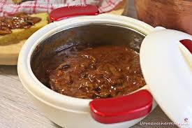 Per preparare questo piatto oltre alla farina per polenta e alle lenticchie vi serviranno: Polenta Con Sugo Di Funghi Porcini Secchi Piatto Unico Per L Inverno