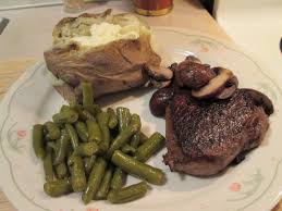 Steak with pepper sauce and herring mashed potatoes lolibox. Top Sirloin Steak Sauteed Mushrooms W Baked Potato Green Beans And My Meals Are On Wheels