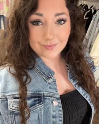 Deez and Beez Boutique added a...