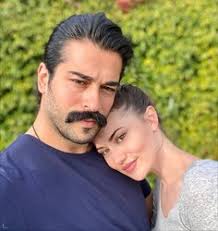 Burak Ozcivit Saclarini Kestirdi Fahriye Evcen Ovgu Yagdirdi Kurulus Osman In Yildizi Burak Ozcivit In Yeni Imajina Hayranlari Yorum Yagdirdi Magazin Haberleri