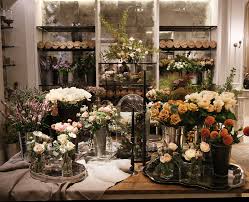 One of the famous places in here is the beverly gardens park which is home to fountains and rose gardens which is one of the prime reasons why a number of best florists in california can be found here. 7 Best Local Flower Shops Across The Country With Beautiful Design Architectural Digest