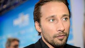 Een vlaamse acteur uit verschillende jeugdreeksen is opgepakt voor vermeend kindermisbruik. Matthias Schoenaerts Dumpt Waste Land Voor Alive Alone Celebrities Hln Be