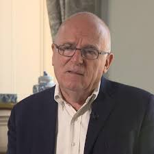 El ex jefe de los espías británicos alerta que este país podría hackear  todos los semáforos de Londres en un momento