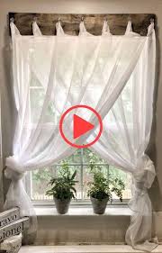 It's affordable and easy to install as well and cleaning it is a breeze. Im Schlafzimmer Hangen Sie Die Vorhange Mit Haken Wie Diesen Ein Und Fugen Sie Dann Eine Naturliche Farbe Hinzu Wood Design Best Wohnkultur Blog Creative Home Decor Farm House