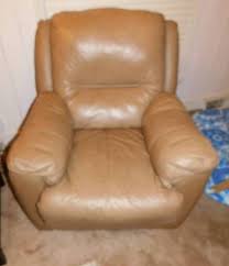 In our experience, lazy boy tended to have lesser variety when it comes to patterns and upholstery. Lazy Boy Swivel Rocker Recliner Leawood Couple Moving Ethan Allen Furniture Pictures Lane Leather Swivel Rocker Recliner Glassware Just Not Enough Room For Everything In Their New Home Equip Bid