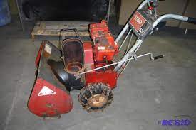 Once it is clean it works fine. Toro 524 Snow Blower Crate Waconia 182 Industrial Air Compressors Snow Blowers Desks And Misc K Bid