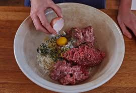 Guna tepung sagu/ubi untuk kental kan lagi bebola daging. 4 Cara Buat Meat Ball Tak Hancur Bila Dimasak Sedap Mak Mak Boleh Cuba