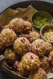Pair it with the mood food almond, along with melted jaggery for this delightful recipe of healthy ladoos. Gond Ke Laddu Recipe Step By Step Video Whiskaffair