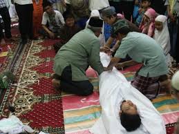 Memberi salam sesudah takbir keempat. Tata Cara Sholat Jenazah Doa Niat Rukun Keutamaan