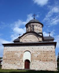 Curtea de argeș is a municipality in romania on the left bank of the river argeș, where it flows through a valley of the lower carpathians (the făgăraș mountains), on the railway from pitești to the turnu roșu pass. Biserica Domneasca Sf Nicolae Din Curtea De Arges