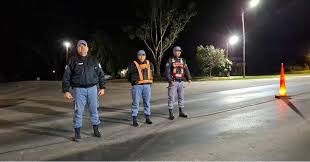👮‍♀️ La Policía de Formosa detuvo a una mujer y resguardó a tres menores  por presunto maltrato infantil - 🔗 La detención se concretó tras la  activación inmediata del protocolo de búsqueda