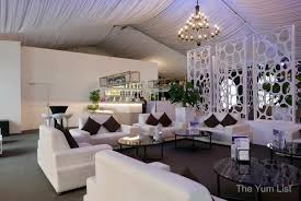 Dinner in the sky is a flying dinner table which served as the venue for young european restaurant owners to don their white chef's hat. Dinner In The Sky Kl A Novel Dining Experience The Yum List